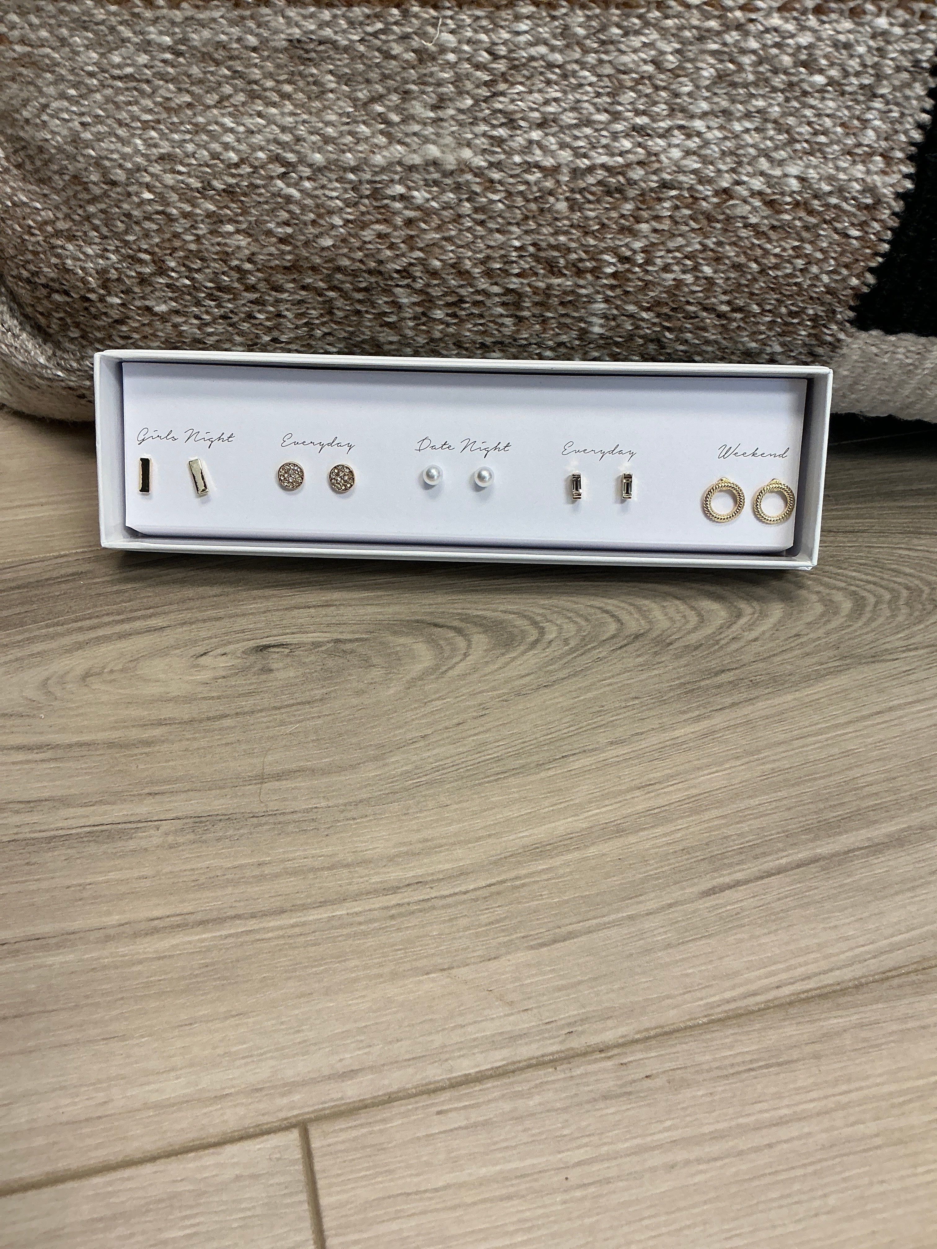 Simple Earring Box Set