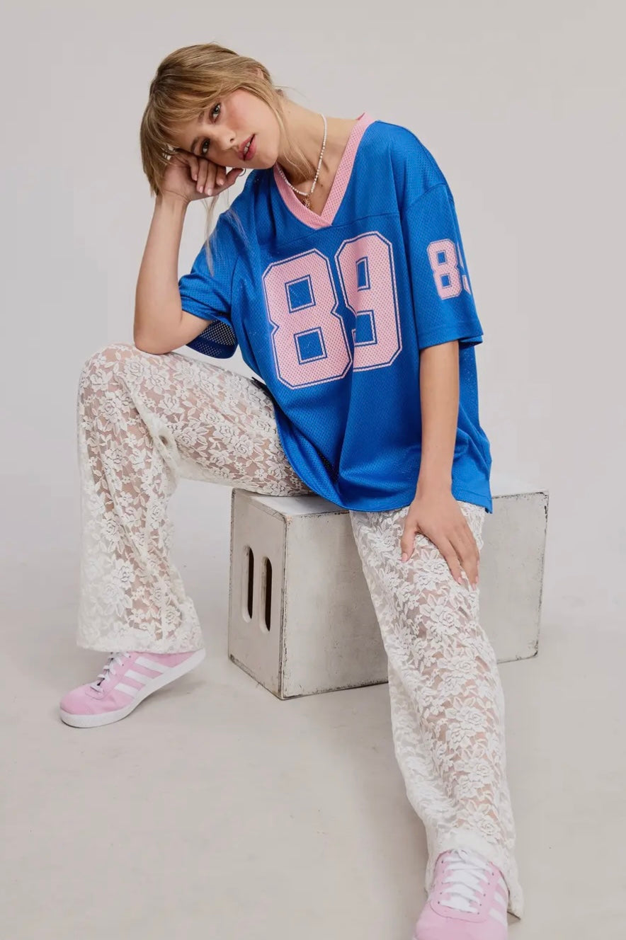 Sporty V Neck Short Sleeve Jersey Top with 89 Graphic Print