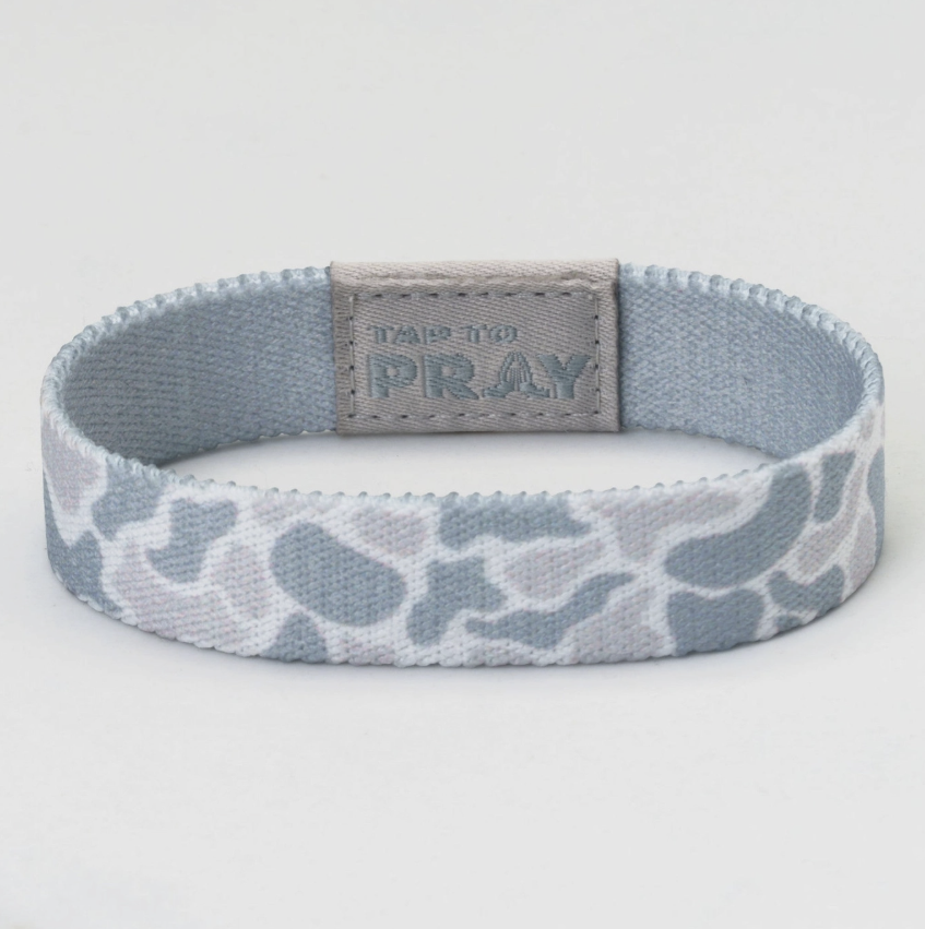 Gray camouflage-patterned bracelet with a &