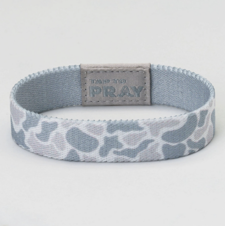 Gray camouflage-patterned bracelet with a &