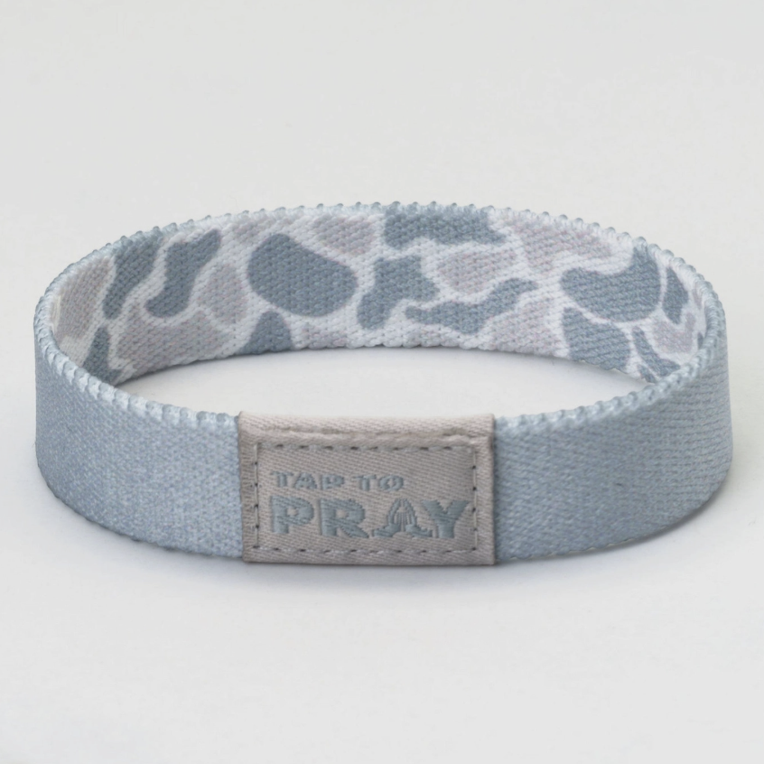 Gray and white patterned wristband with a &