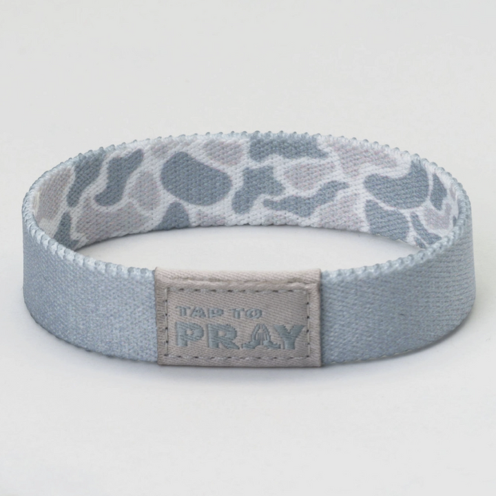 Gray and white patterned wristband with a &
