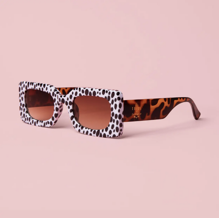 Sunglasses with leopard print frame on a pink background