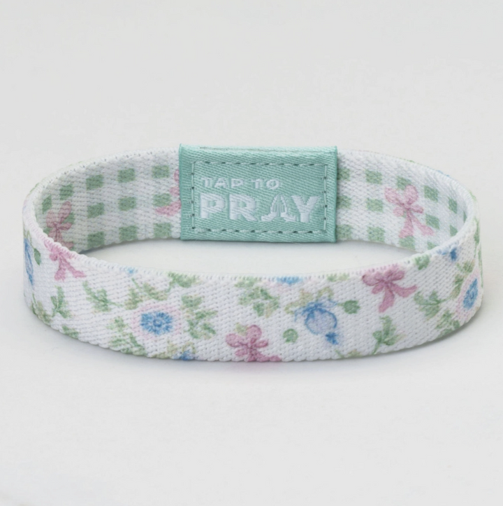 Bracelet with floral pattern and &