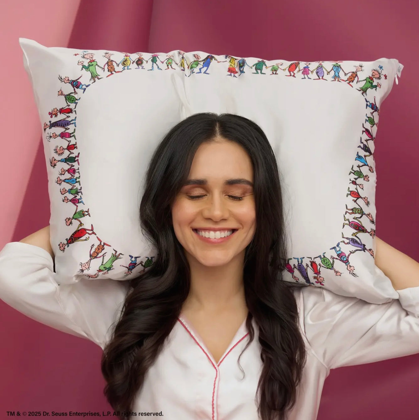 The Grinch x Kitsch Satin Pillowcase in Whoville