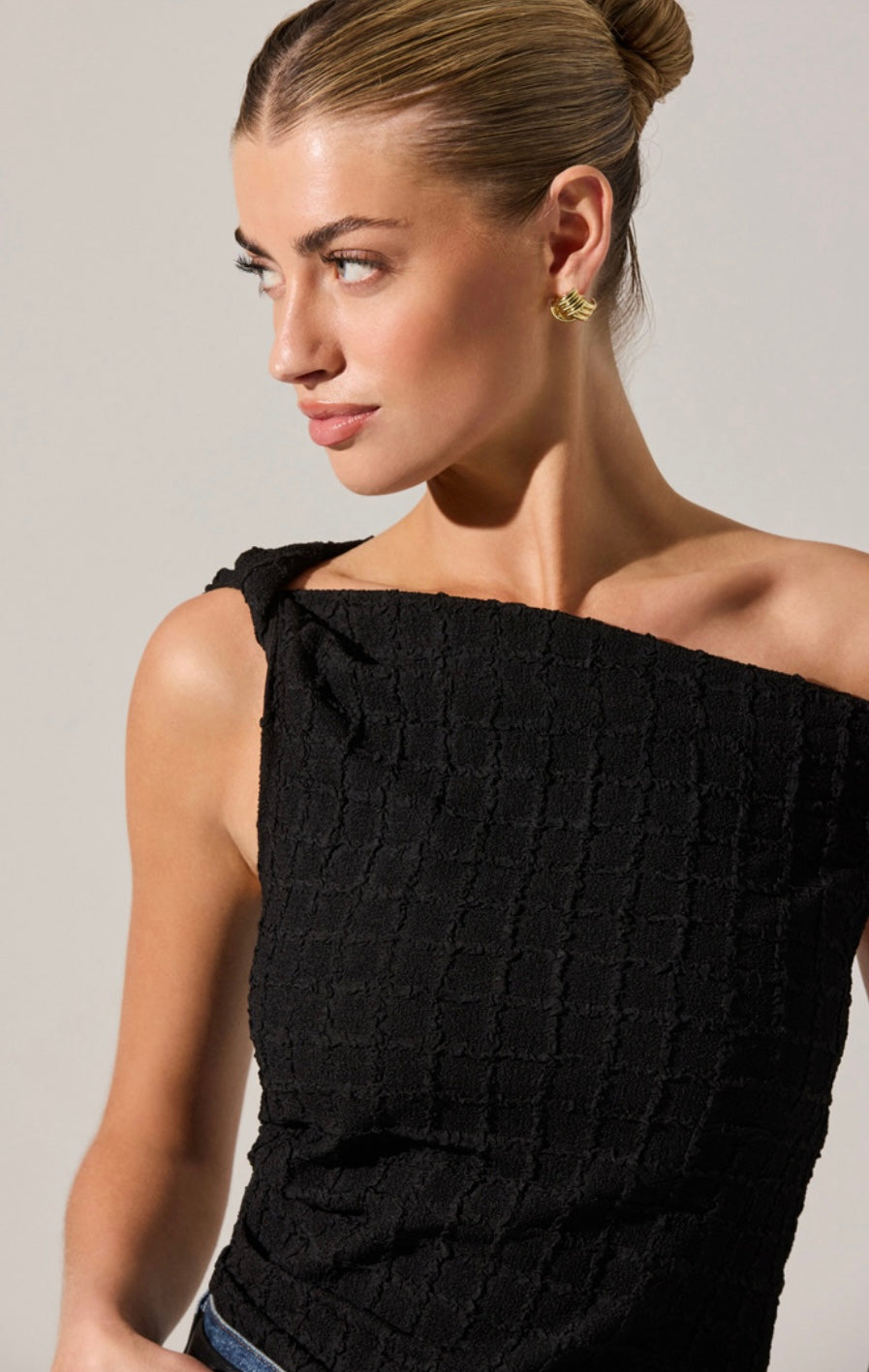 Lindy Textured Off The Shoulder Top