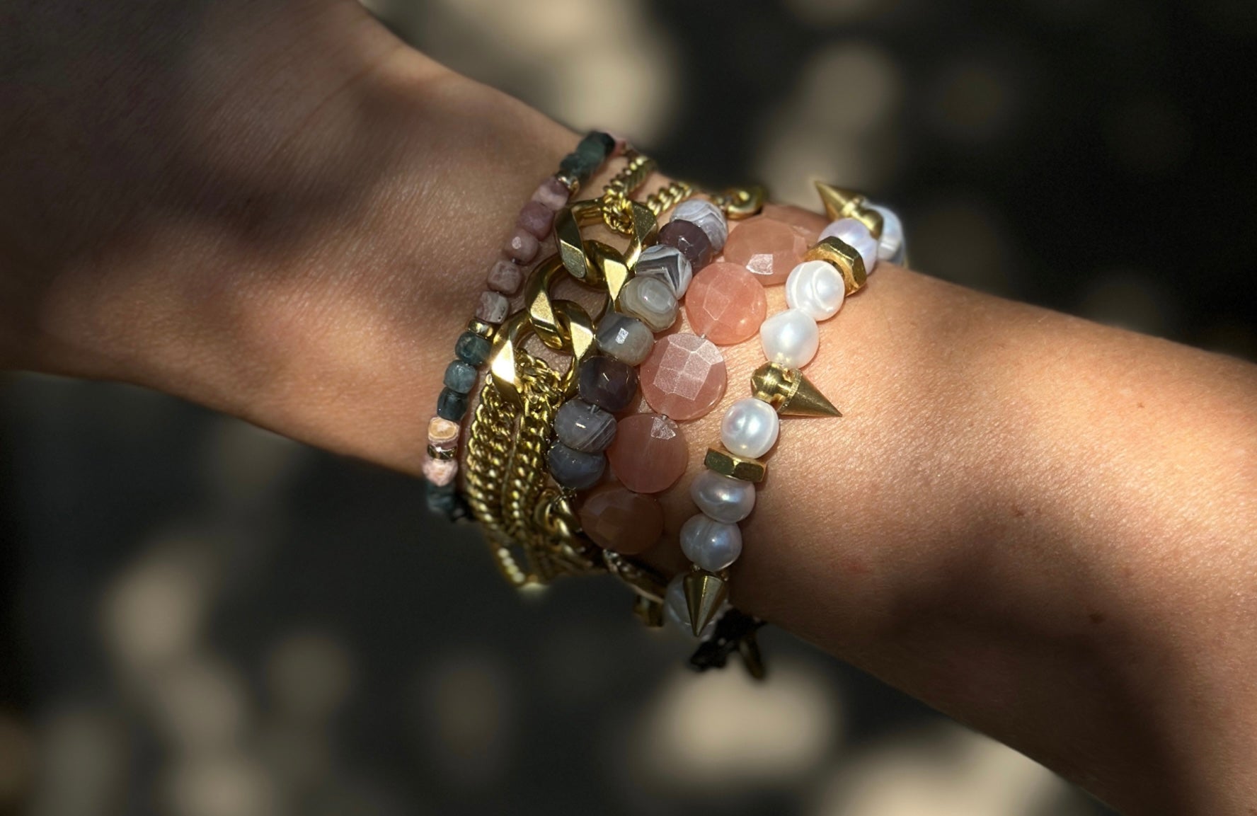 Rachel Nathan Bracelet Remix : Peach Moonstone Faceted Coin