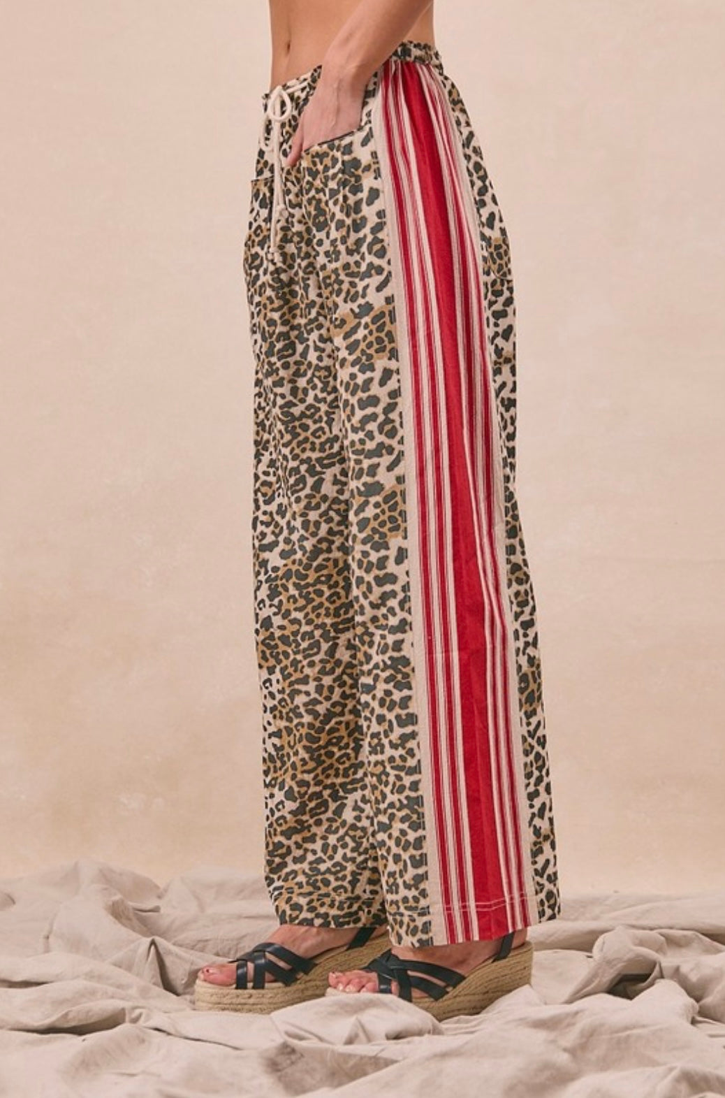 Leopard Print Side Contrast And Tucking Welt Pockets With Detail Drawstring Pant