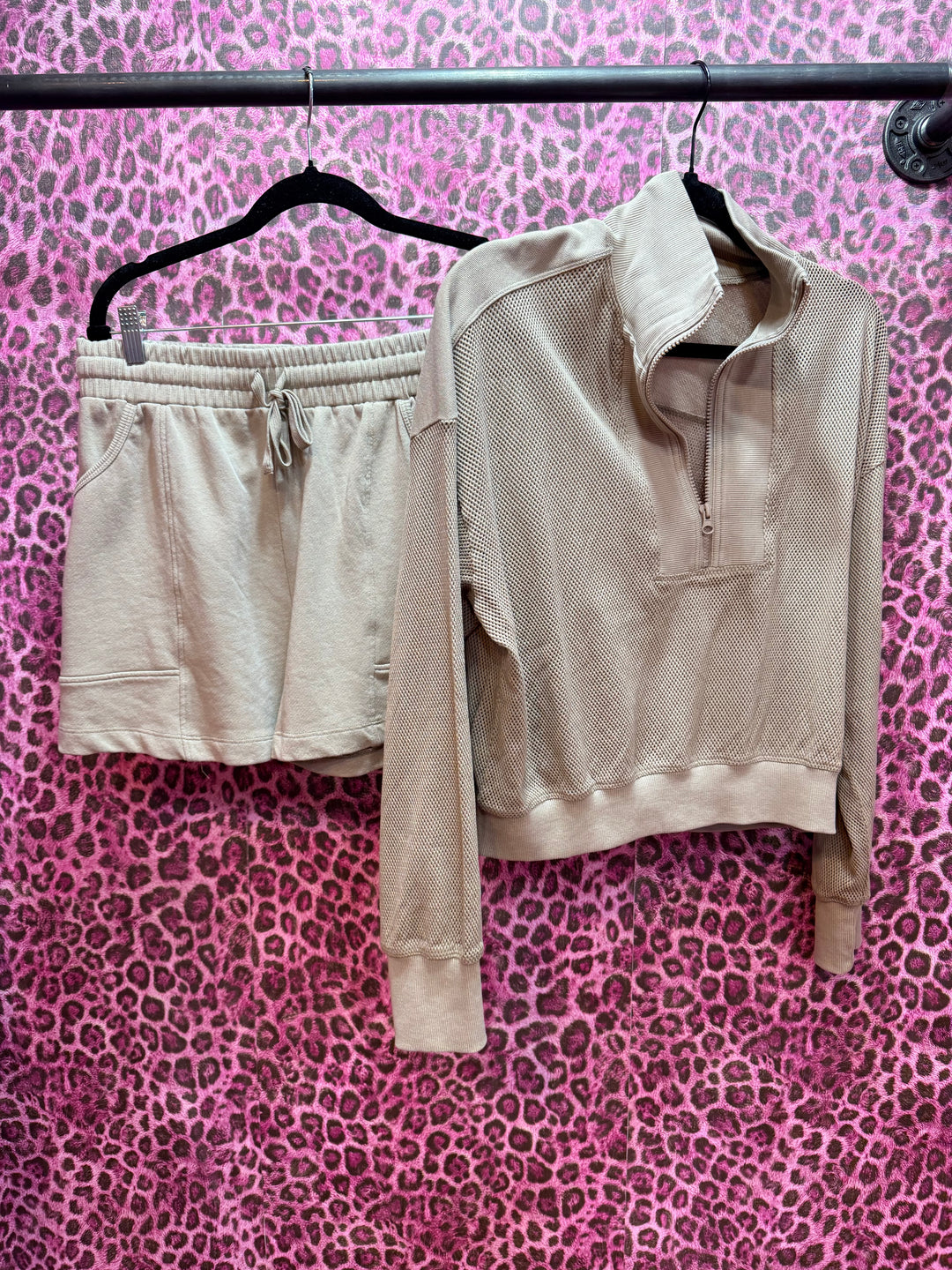 Brown matching mesh set on pattern wall