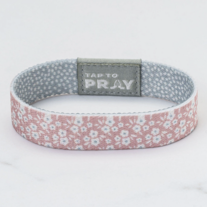 Bracelet with floral pattern and &