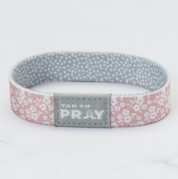 Bracelet with floral pattern and &