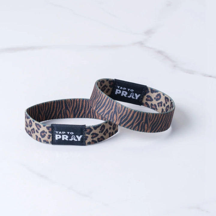 Leopard print wristband with &