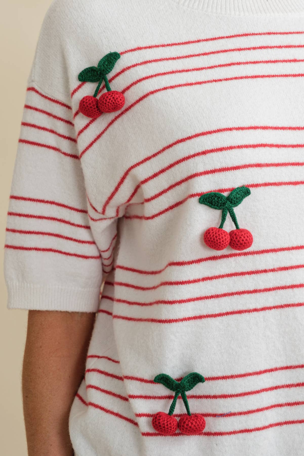 CHERRY ACCENT STRIPE SWEATER