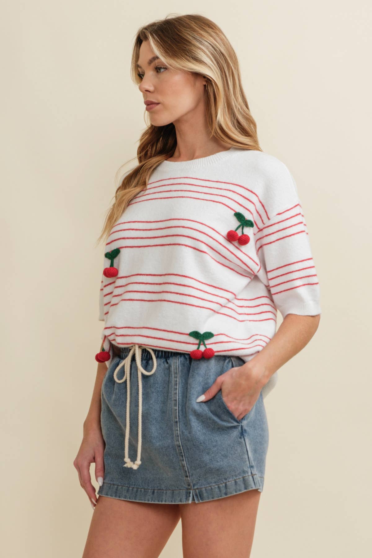 CHERRY ACCENT STRIPE SWEATER