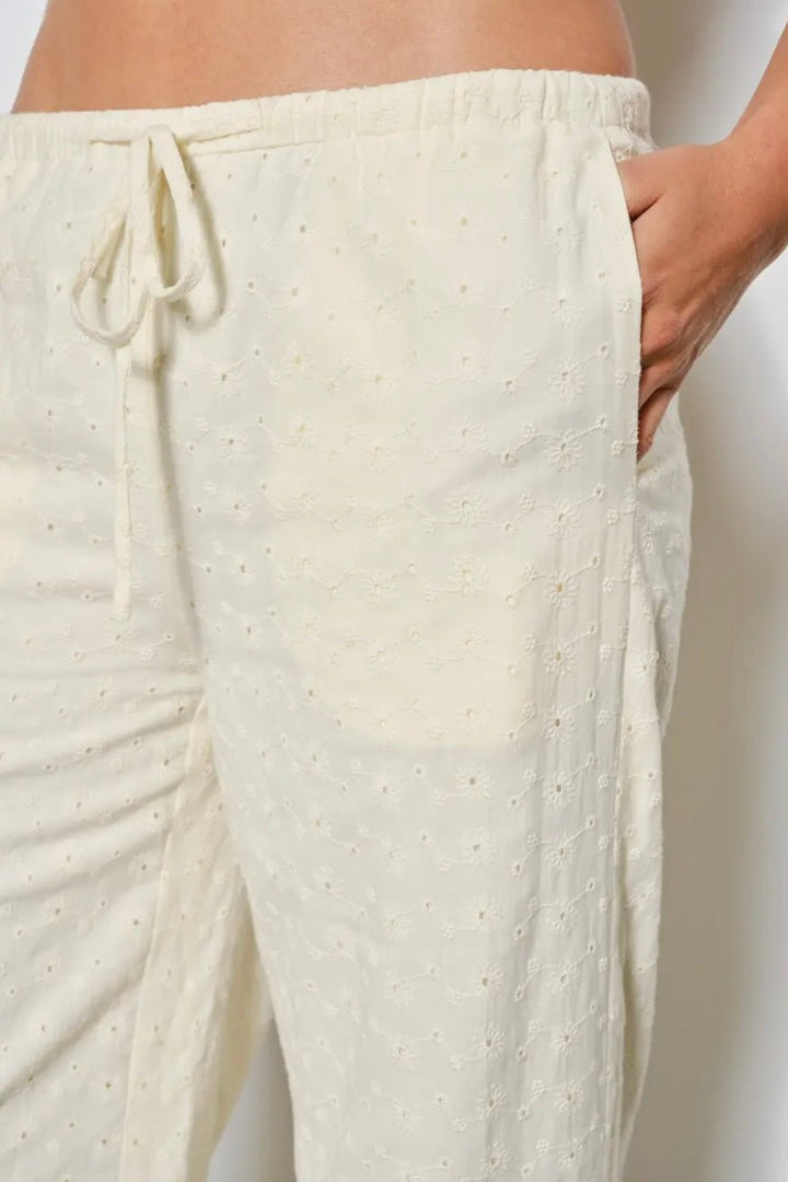 Lexi Eyelet Pant - eloise boutique