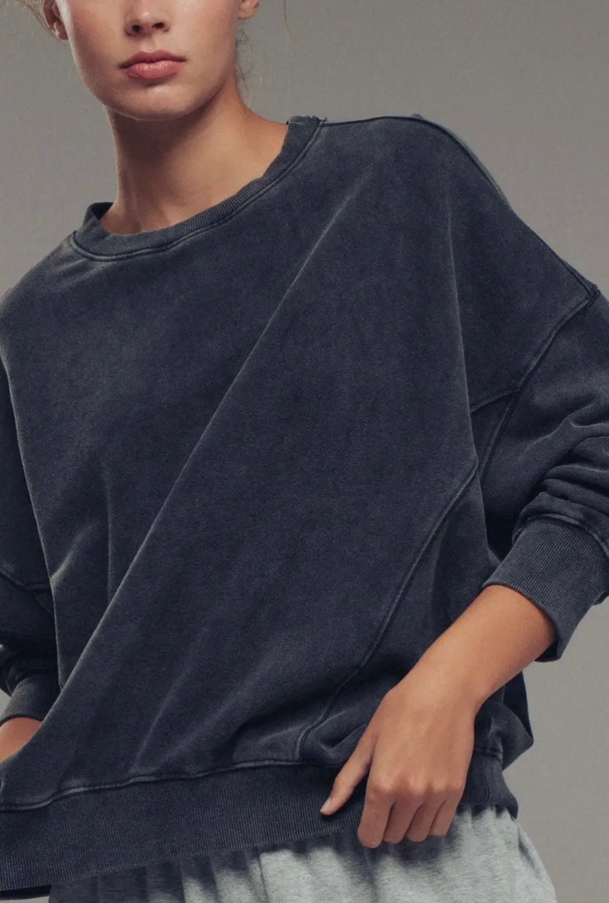 Pigment Washed Relaxed Fit Sweatshirt - eloise boutique